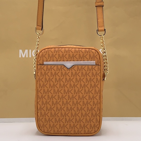 MICHAEL KORS
Jet Set Travel Medium Signature Logo Crossbody
COLOR CIDER MULTI - Picture 10 of 15